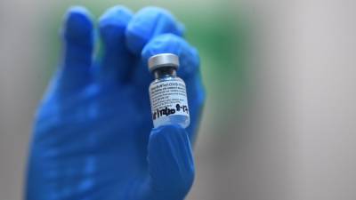 US experts vote to approve Pfizer/BioNTech vaccine - rte.ie - Usa - Bahrain - Britain - Canada - Eu - Saudi Arabia
