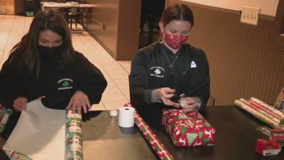 Philadelphia restaurant offers free holiday gift wrapping during happy hour - fox29.com - state Pennsylvania