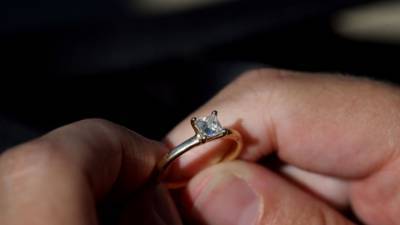 Woman returns $3K engagement ring because it's too 'cheap' - fox29.com
