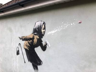 UK homeowner delays sale of home after Banksy mural appears - clickorlando.com - Britain