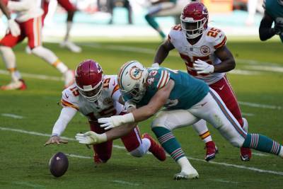 Travis Kelce - Mahomes, Chiefs clinch AFC West with 33-27 win over Dolphins - clickorlando.com - state Florida - county Garden - county Miami - county Patrick - city Kansas City