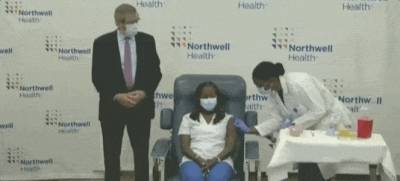 Sandra Lindsay - NY gives first coronavirus vaccine to health care worker - foxnews.com - New York