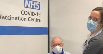 Jack Whitehall - Jack Whitehall's dad Michael, 80, gets coronavirus vaccine and thanks 'wonderful' NHS - mirror.co.uk - city London