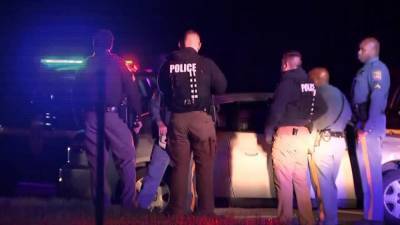 Police pursuit ends in crash, hour-long search for suspect in New Castle County - fox29.com - state Delaware - county New Castle - county Pike - Baltimore, county Pike