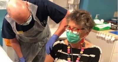 Prue Leith - Bake Off's Prue Leith, 80, gets 'painless' coronavirus jab and questions anti-vaxxers - mirror.co.uk - Britain