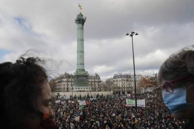 French theater, cinema workers protest against virus closure - clickorlando.com - France - city Paris