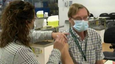 Coronavirus: Physician receives first COVID-19 vaccine administered in Manitoba - globalnews.ca