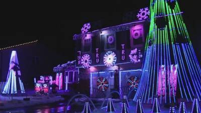 Langhorne man sees Christmas display for first time after getting glasses to correct color blindness - fox29.com