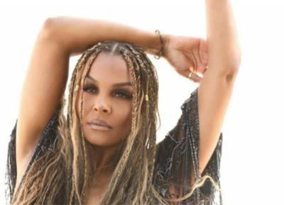 Samantha Mumba dedicates new song to late father after awful year - evoke.ie