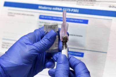 US awaits word on 2nd vaccine as COVID-19 outbreak worsens - clickorlando.com - Usa - Washington