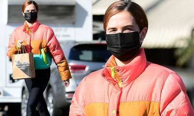 Zoey Deutch - Zoey Deutch bundles up in a multicolored puffy jacket as she goes out for coffee in LA - dailymail.co.uk - Los Angeles