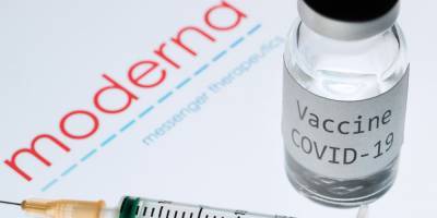 Dolly Parton - Moderna's Coronavirus Vaccine Approved By FDA For Emergency Use - justjared.com