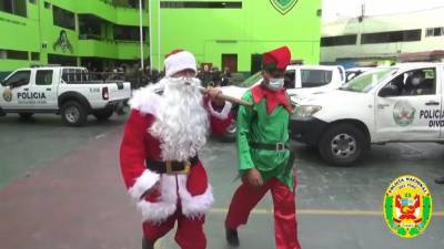 Peruvian police officers dress as Santa, elf for undercover drug bust - fox29.com - Peru - city Santa - city Lima, Peru
