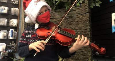 Fiddle for a cause: 8-year-old fiddler donates hundreds of dollars in busking tips to charities - globalnews.ca