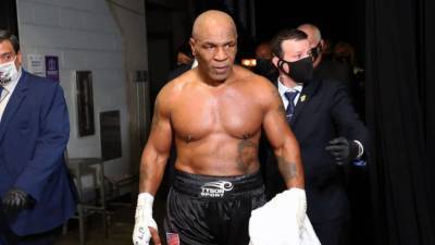 Fan attempted to punch Mike Tyson after Roy Jones Jr. fight: report - fox29.com
