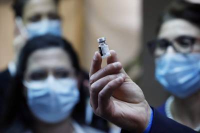Benjamin Netanyahu - Israel begins virus inoculation drive as infections surge - clickorlando.com - Israel - city Tel Aviv