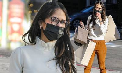 Jordana Brewster - Jordana Brewster dons brown suede pants and turtleneck during Christmas shopping along Rodeo Drive - dailymail.co.uk
