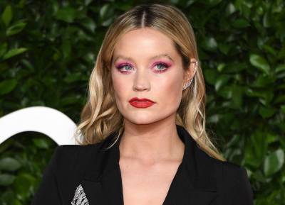 Laura Whitmore - Iain Stirling - Laura Whitmore defends lingerie baby bump pics and asks people to become better - evoke.ie - Britain