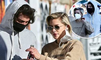 Jaime King and new beau Sennett Devermont sweetly share a soda at flea market in West Hollywood - dailymail.co.uk
