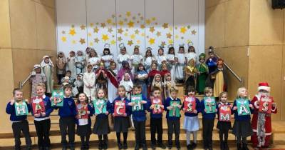 Dalbeattie Primary pupils overcome coronavirus restrictions to put on nativity show - dailyrecord.co.uk - city Santa