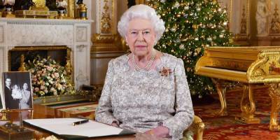 Phil Dampier - The Queen's Christmas Speech Will "Evoke a War-Time Spirit" and Try to Raise Morale This Year - marieclaire.com - Britain