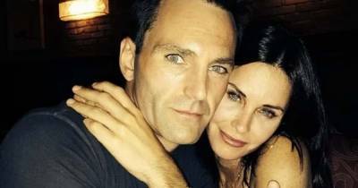 Johnny Macdaid - Courteney Cox finally reunites with fiancé Johnny McDaid after nine months apart - mirror.co.uk - Britain - Ireland
