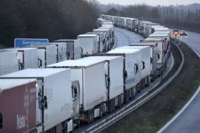 Priti Patel - Still stuck: 1,500 France-bound trucks stranded in England - clickorlando.com - India - Britain - France - Canada - county Kent