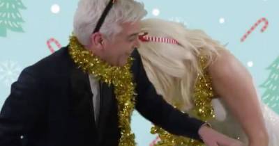 Holly Willoughby - Phillip Schofield - Holly Willoughby collapses on floor laughing as she sings carols with Phillip Schofield - mirror.co.uk