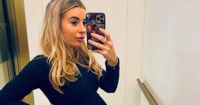 Jack Fincham - Dani Dyer - Dani Dyer shows off baby bump with her hopes for a ‘better 2021’ after rumours she already gave birth - ok.co.uk - county Island - county Love