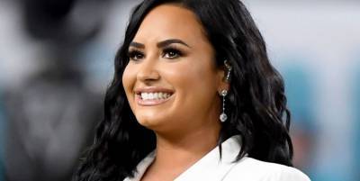 Demi Lovato Just Got Her Nose Pierced, so Now I Need to Get My Nose Pierced - cosmopolitan.com