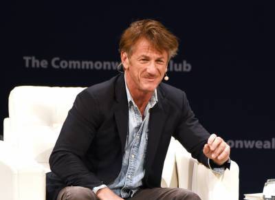 Sean Penn - Twitter Is Obsessed With Sean Penn After He Rolled Out Of Bed For MSNBC Interview - etcanada.com - Usa - Los Angeles