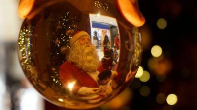 Holiday fear, not cheer, as coronavirus pandemic changes Christmas - fox29.com - Peru - city Santa