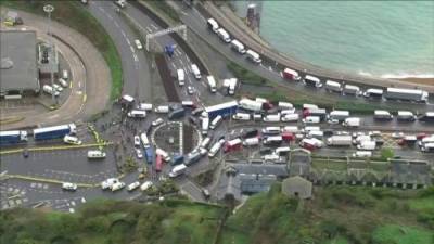 Coronavirus: Frustration grows among truck drivers stranded in the UK by COVID-19 blockade - globalnews.ca - Britain - France