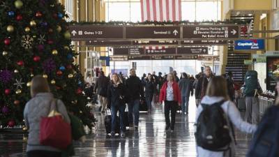 'I don’t know if this is the smartest idea': Holiday travel surges despite COVID-19 outbreak - fox29.com - Usa