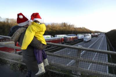 British army helps clear backlog of virus-stranded drivers - clickorlando.com - Britain - France - city Calais