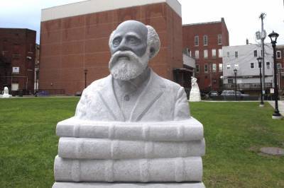 Martin Freeman - Sculpture honors 1st Black president of an American college - clickorlando.com - Usa - state Vermont - county Rutland