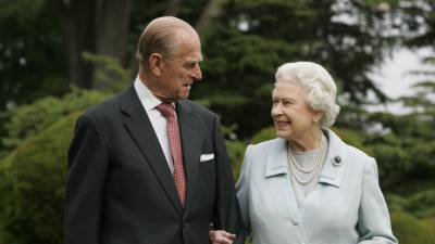 prince Philip - queen Elizabeth - Queen Elizabeth Assures Public They're 'Not Alone' In Christmas Message Amid Pandemic - etonline.com