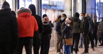 Boris Johnson - Boxing Day shoppers queue for bargains from 4am despite Boris Johnson's Covid plea - dailystar.co.uk - city Birmingham