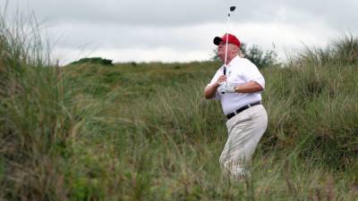 Donald Trump - Trump spends Christmas holiday golfing as Americans await COVID-19 relief - fox29.com - Usa - state Florida - county Palm Beach