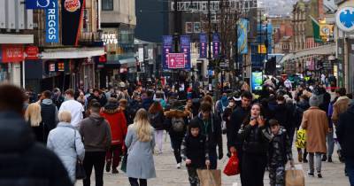 Huge crowds hit Boxing Day shopping sales despite raging coronavirus pandemic - mirror.co.uk - county Centre - city Manchester, county Centre