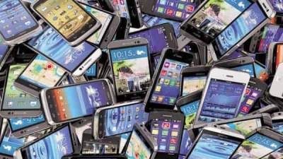 Covid-19: Phone makers may miss production target under PLI scheme, seek adjustment of incentives - livemint.com - city New Delhi