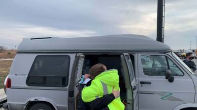 ‘This shows who they are’: Deputies buy van for woman who walked miles to work - fox29.com - state Kansas - county Franklin - county Wheeler