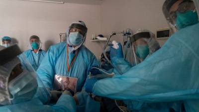 Overwhelmed hospitals scramble for help amid pandemic - fox29.com