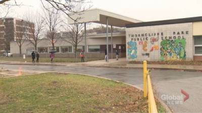 3 teachers walk off job at Thorncliffe Park PS amidst COVID-19 outbreak - globalnews.ca
