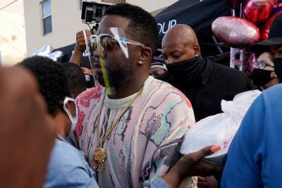 Diddy Provides Some COVID-19 Relief For Miami Neighbourhood - etcanada.com - city Overtown