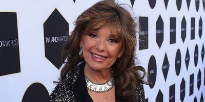 Mary Ann - Dawn Wells - 'Gilligan's Island' Mary Ann Actress Dawn Wells Passes Away at 82 Due to COVID-19 - justjared.com - Los Angeles - city Las Vegas - state Nevada - county Reno