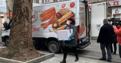 Bulgaria ridiculed for using hot dog trucks to deliver coronavirus vaccines - dailystar.co.uk - New York - Bulgaria