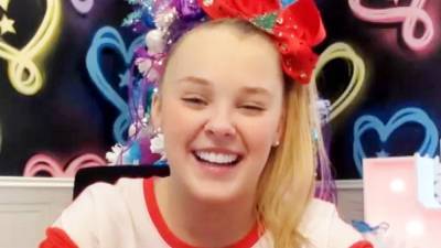 Jojo Siwa - JoJo Siwa on New Holiday Music, Recovering From COVID-19 and Her Recent Breakup (Exclusive) - etonline.com - city Santa Claus