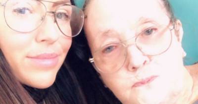 Daughter refuses to allow mum to sit alone in care home at Christmas despite Covid risk - mirror.co.uk