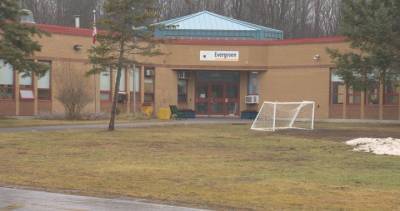 Saint-Lazare parents fuming over handling of COVID-19 outbreak at school - globalnews.ca